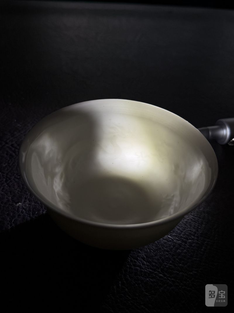明永乐 甜白釉模印龙纹茶盅 - 图16